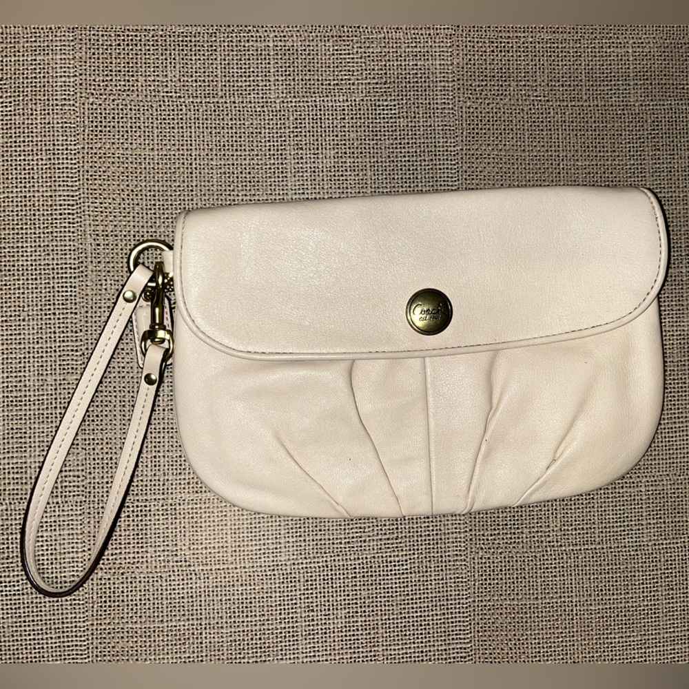Coach ~ Preloved wristlet bag